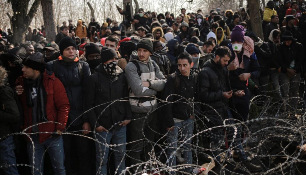 in-pictures:-refugees-stream-towards-greece-as-turkey-opens-gates
