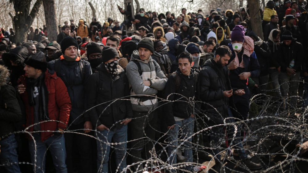 in-pictures:-refugees-stream-towards-greece-as-turkey-opens-gates