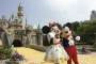 disney-closes-us-and-paris-theme-parks,-delays-‘mulan’-over-virus